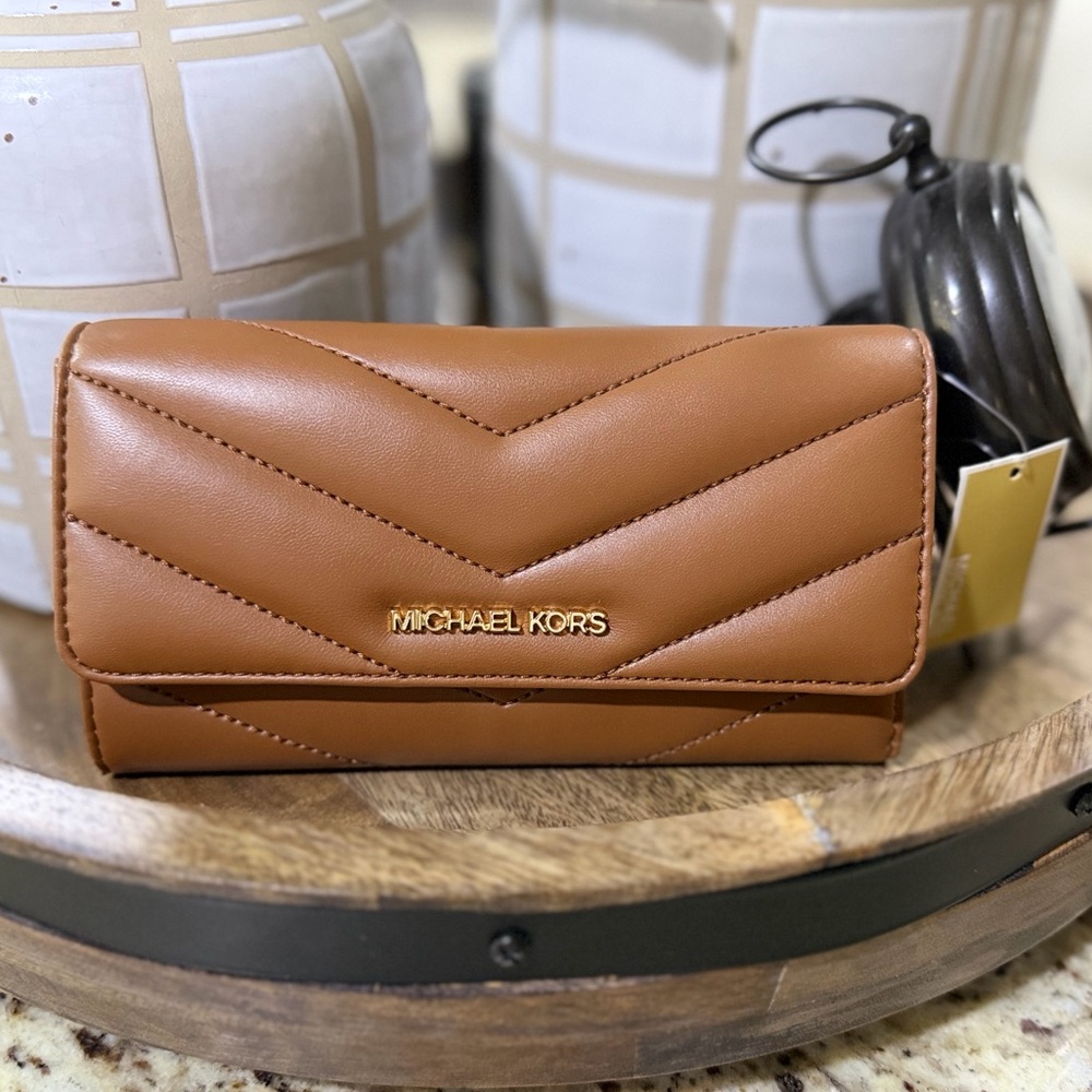 NWT Michael Kors Jet Set Travel Quilted Tri-Fold Wallet in Brown